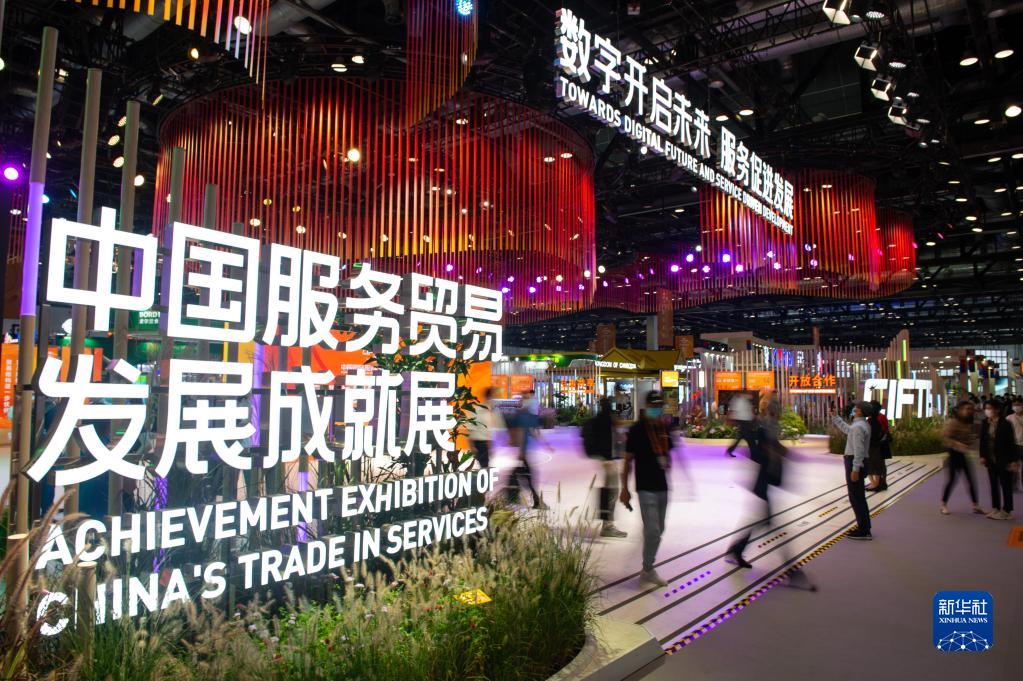 &emsp;&emsp;这是2021年9月4日拍摄的国家会议中心中国服务贸易发展成就展现场。新华社记者 陈钟昊 摄
